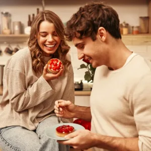 Láska je krásná věc, ale i sabotáž diety. Proč ve vztahu přibíráme?
