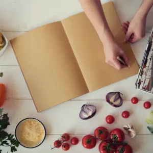 Má ještě kuchařka šanci přežít dobu TikToku, nebo se recepty definitivně přestěhovaly do mobilů?