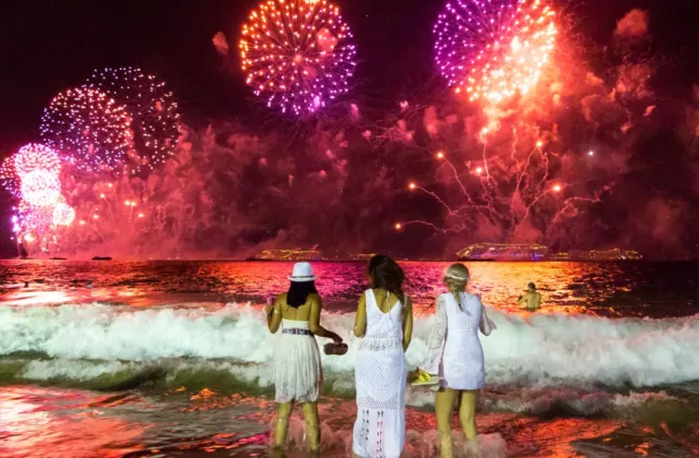 Proč některé národy Silvestr neslaví a kde se naopak z přelomu roku stala největší hostina planety?