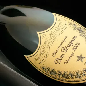 Čtyřicet let staré šampaňské z královské svatby Diany a Charlese míří do dražby a sběratelé už spekulují o rekordní ceně