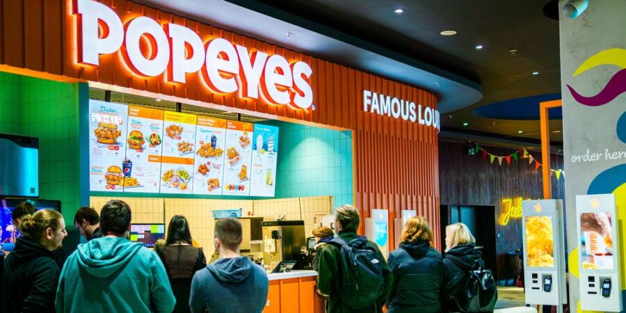 Kuřecí trůn se otřásá? Popeyes přichází ve chvíli, kdy KFC ztrácí důvěru zákazníků