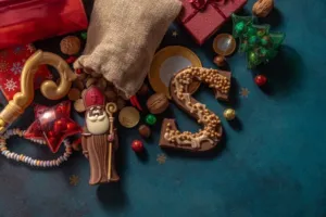 Od jablek ke sladkostem: Jak se v Evropě proměnila mikulášská nadílka a proč se vůbec dávají jedlé dary?