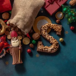 Od jablek ke sladkostem: Jak se v Evropě proměnila mikulášská nadílka a proč se vůbec dávají jedlé dary?