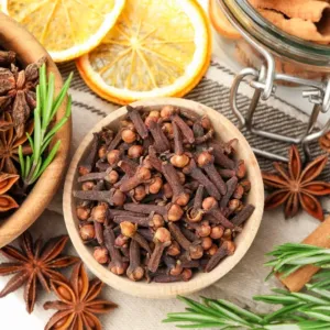 Skořice a hřebíček: Proč vánoční vůně fungují jako neviditelný štít proti bakteriím