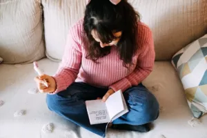 Předsevzetí pod lupou: Hubnutí, přísliby zdravějšího životního stylu, ale i rok bez ponožek nebo zbytečného utrácení