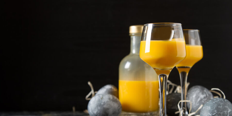 Vaječný koňak vznikl jako léčivý likér středověkých mnichů, dnes je symbolem Vánoc