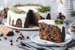 Dnešek patří ovocnému dortu: Proč se tento tradiční dezert nikdy neobešel bez kvalitního alkoholu?