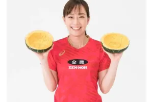 Potravinové expozice, které klamou zrak: Mistryně carvingu Kishimoto tvoří dechberoucí jedlé sochy