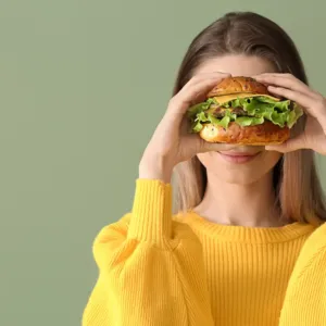 Fenomén „Comfort Food“aneb Proč v krizi saháme po hamburgeru nebo babiččině svíčkové?