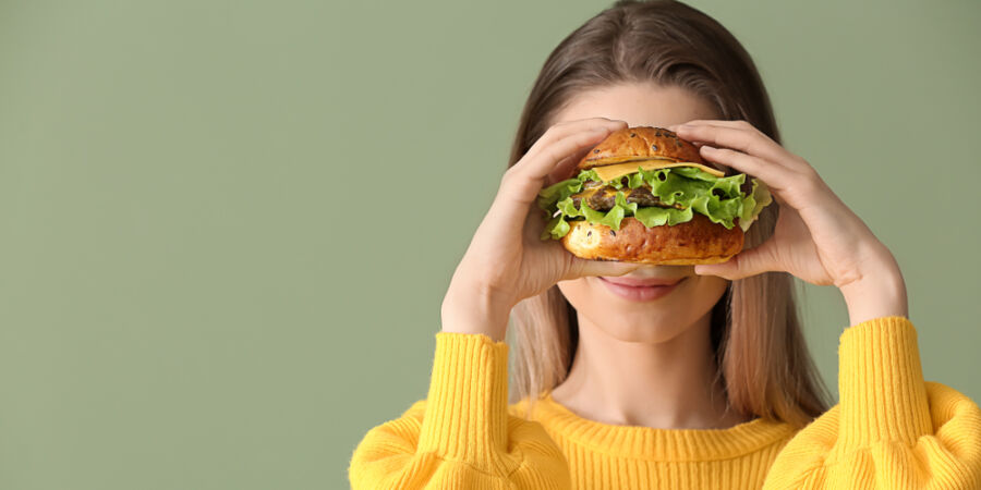 Fenomén „Comfort Food“aneb Proč v krizi saháme po hamburgeru nebo babiččině svíčkové?