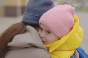 Emocionální zavazadlo z domova: Už děti předškolního věku trpí úzkostmi, které na ně přenášejí rodiče