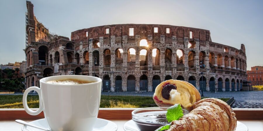 Proč káva chutná nejlépe pod Koloseem a rybu v přímořské restauraci nenahradí ani podnik s michelinem?