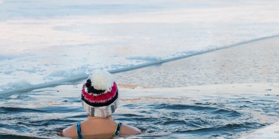 Síla ledové vody a princip hormeze: Jak chlad v zimě mění váš tuk na palivo?