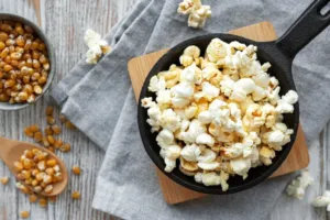 Dneska slaví popcorn: Věděli jste, že v obsahu antioxidantů dokáže být nečekaným šampionem?