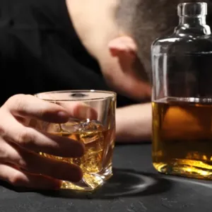 Co alkohol skutečně dělá s naší psychikou a proč je „sklenička na uklidnění“ vždy kontraproduktivní?