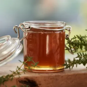 Pět sirupů, které pomohou při kašli, únavě i potížích s trávením: Zvládnete je i doma