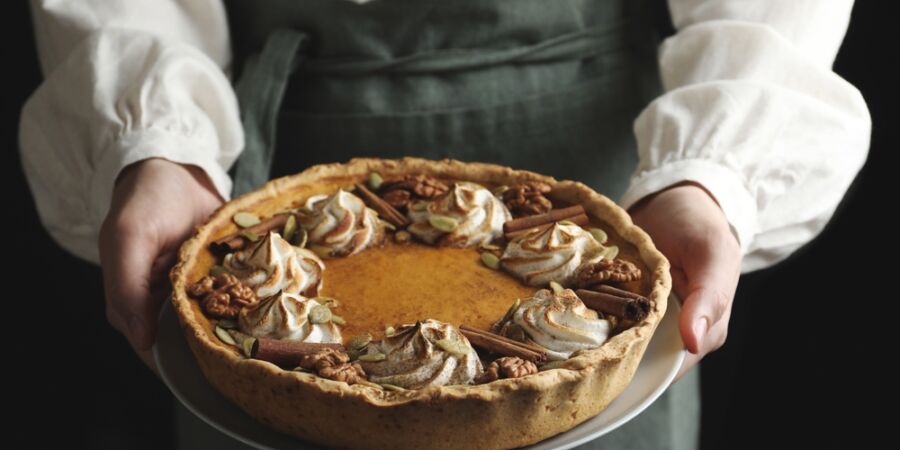 Na koláč není nikdy špatný čas, ale dneska máte o důvod víc si ho dát: 5 receptů, které budou bavit