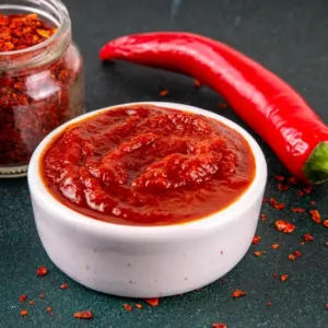 Dnešní den patří pálivým omáčkám: Tu nejostřejší na světě vytvořil šlechtitel chilli Ed Currie
