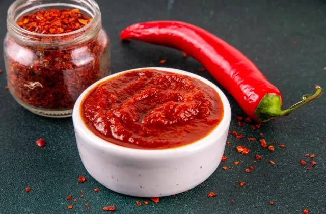 Dnešní den patří pálivým omáčkám: Tu nejostřejší na světě vytvořil šlechtitel chilli Ed Currie