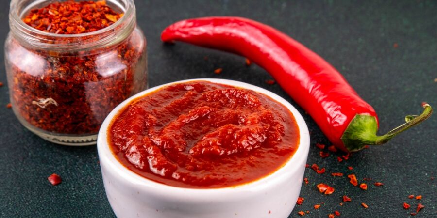 Dnešní den patří pálivým omáčkám: Tu nejostřejší na světě vytvořil šlechtitel chilli Ed Currie
