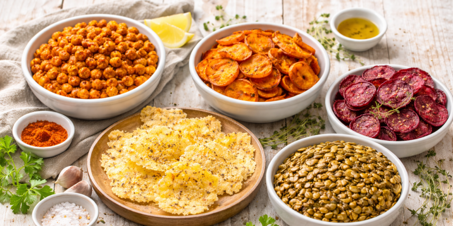 Nedělní křupání u televize jako nutriční upgrade: Cizrna, řepa nebo parmezánové frico překvapí chutí i živinami