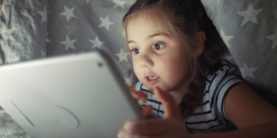 Děti v síti: Digitální dětství vede k přejídání a otevírá dveře k metabolické pasti