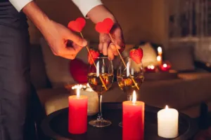 Gastronomické vyznání lásky: Jak doma postavit zamilované menu, které působí jako z michelinské restaurace?