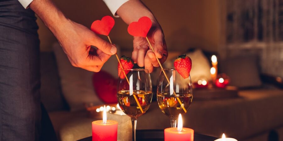 Gastronomické vyznání lásky: Jak doma postavit zamilované menu, které působí jako z michelinské restaurace?