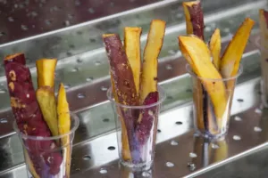 Fialové batáty jako cesta k dlouhověkosti? Tvoří až 70 % jídelníčku země s vysokým podílem stoletých lidí