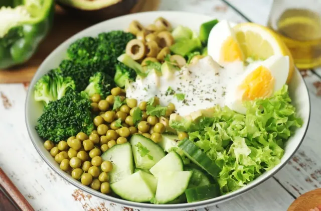 Zapomeňte na drastické diety, naučte se ovládat princip Půl talíře