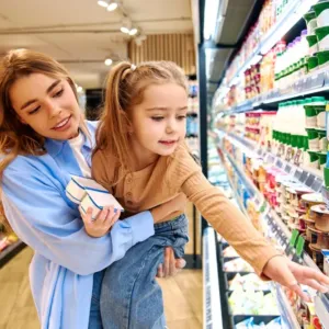 Cukrová bomba s hezkým obrázkem: „Dětský“ jogurt mnohdy víc škodí, než prospívá