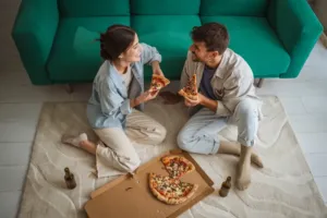 Dnes slaví pizza: Proč je podle vědců nejnávykovějším pokrmem planety a kdy ji i výživáři berou na milost?