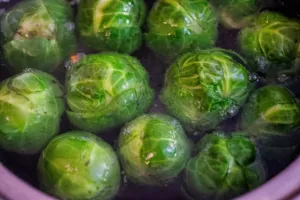 Růžičková kapusta nemusí být jen za trest: Moderní úprava z ní dělá gastronomickou hvězdu