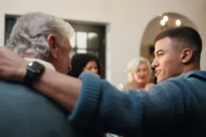 Mosty mezi generacemi: Jak překonat sociální anorexii a proč jídlo funguje jako nejsilnější citový tmel