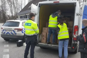 Tuny zkaženého kachního masa bez chlazení: Inspekce varuje před zásilkou plnou bakterií