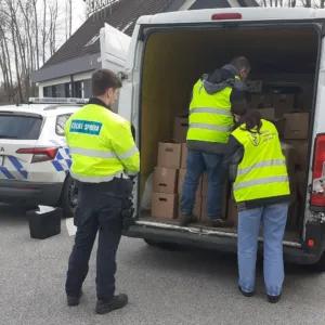Tuny zkaženého kachního masa bez chlazení: Inspekce varuje před zásilkou plnou bakterií