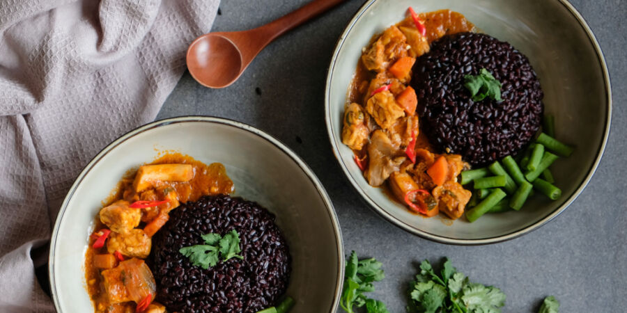 Dříve za ni hrozil trest smrti, dnes poráží i lesní ovoce: Proč dát šanci černé rýži a jak si ji vychutnat?