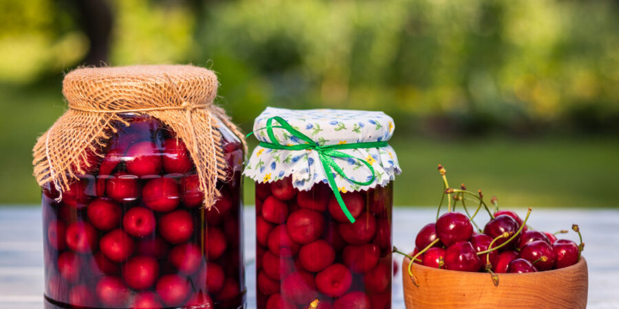 Cvakněte víčky! Dnes je totiž den ovocného kompotu