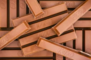 Místo šperků kamiony s jídlem: Zloději teď ukradli 12 tun čokolády KitKat