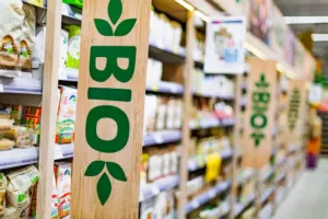 Zájem o biopotraviny v Česku i přes vyšší ceny roste: Poptávku táhnou i e-shopy a zájem o zdravější volbu