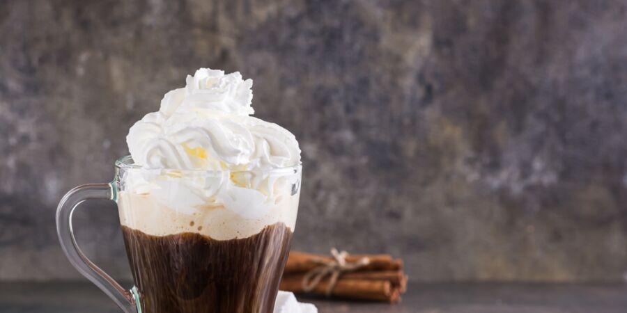 Císařská melanž, kapucín i mazagran: Kávové rituály První republiky měly jedinečnou atmosféru a my pro vás máme původní receptury