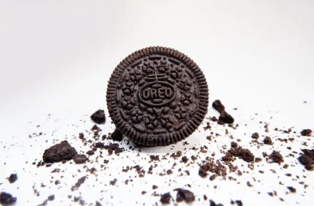 Rozdělit, olíznout a omlékovat: Oreo není obyčejná sušenka, dnes slaví svůj den