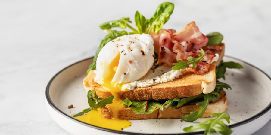 Toast se vkládal do vína, aby kultivoval chuť, dnes za  moderní twisty platíme přes sto korun