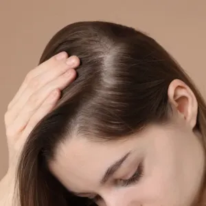 Za zhoršenou kvalitou vlasů často nestojí jen fén a kosmetika, ale i nedostatek železa, bílkovin či zinku