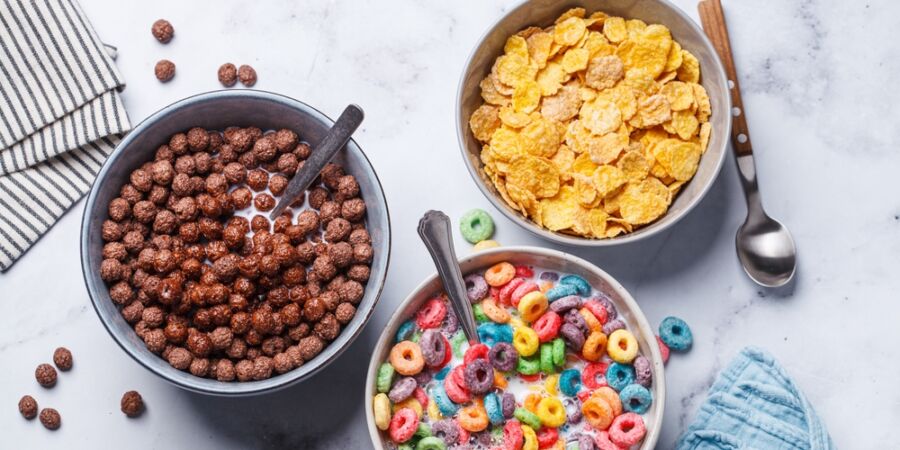 Dětské cereálie se tváří zdravě, posílají však organismus na cukrovou houpačku: Tipy na snídaně, co budou bavit i chutnat