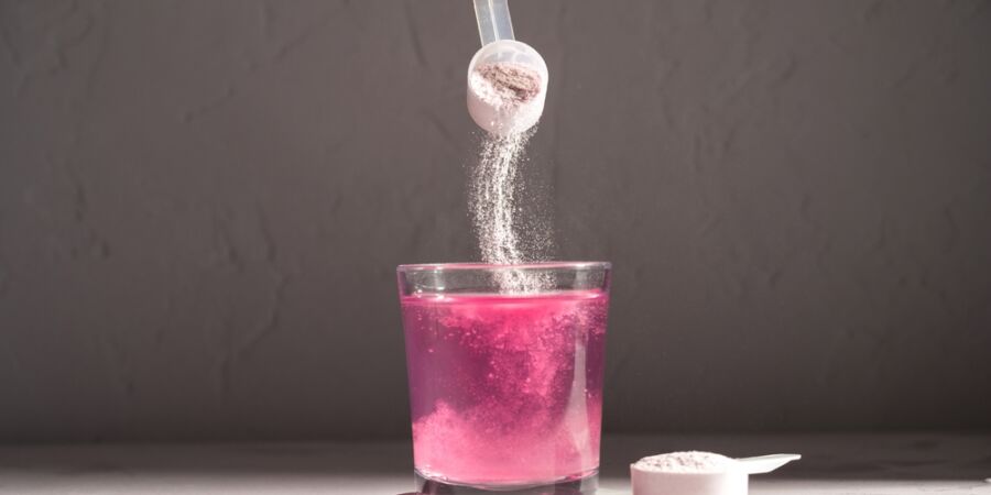 Pozor na falešné „zázračné“ drinky: Funkční elixíry slibují výkon i klid, ale někdy také jen drahou vodu s cukrem