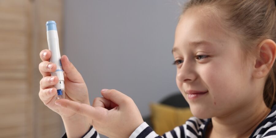 Nový lék, který dokáže oddálit nástup cukrovky 1. typu: Co to znamená pro život rodičů i dětí a jaké má toto řešení limity?