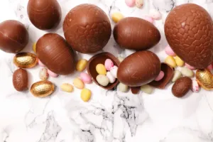 Velikonoční drahota: Proč ani rekordní propady cen kakaa neproměnily cenovky čokolády v českých obchodech?