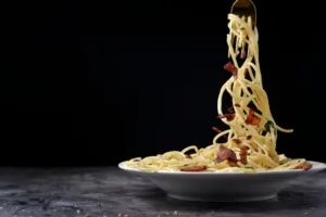 Britové kdysi uvěřili, že špagety rostou na stromech: Z aprílu BBC se stala jedna z nejslavnějších potravinových mystifikací 20. století