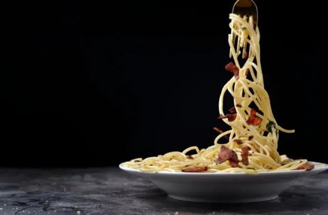 Britové kdysi uvěřili, že špagety rostou na stromech: Z aprílu BBC se stala jedna z nejslavnějších potravinových mystifikací 20. století